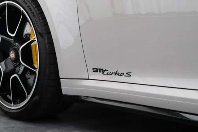 Porsche 911 (2023) thumbnail 18