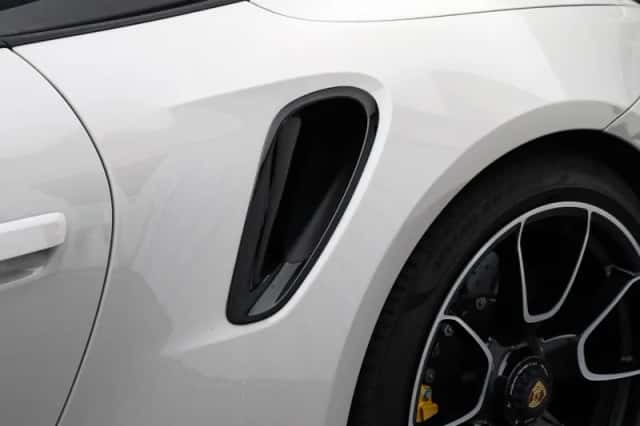 Porsche 911 (2023) thumbnail 20
