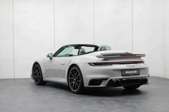 Porsche 911 (2023) thumbnail 3