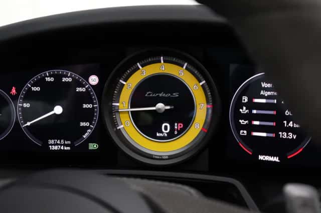 Porsche 911 (2023) thumbnail 28