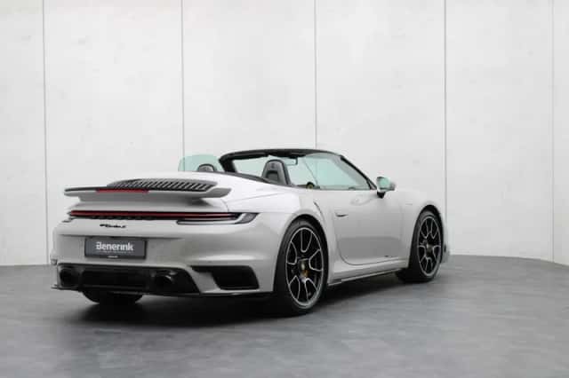Porsche 911 (2023) thumbnail 4