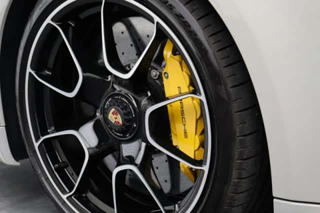 Porsche 911 (2023) thumbnail 7