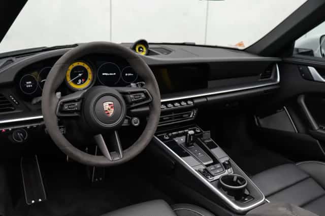 Porsche 911 (2023) thumbnail 8