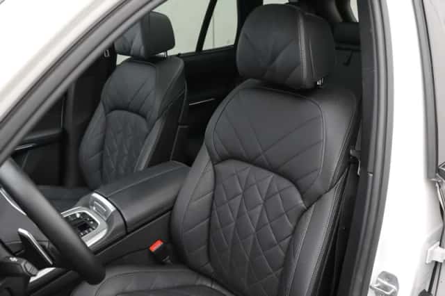 BMW X5 (2023) thumbnail 9