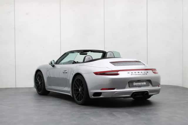 Porsche 911 (2018) thumbnail 3