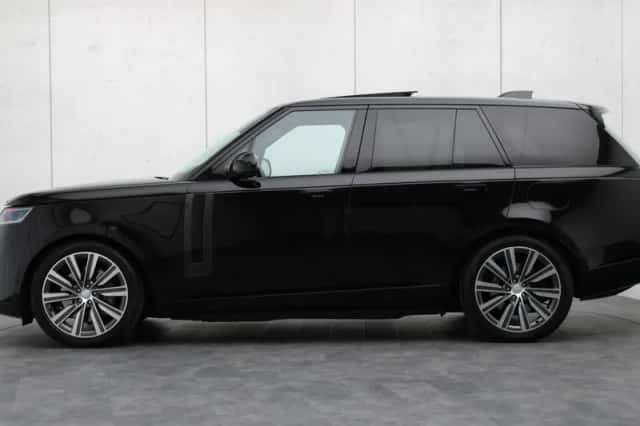 Land Rover Range Rover (2023) thumbnail 2