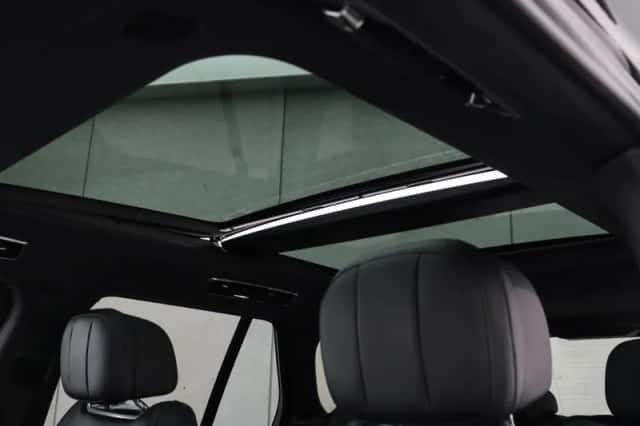 Land Rover Range Rover (2023) thumbnail 11