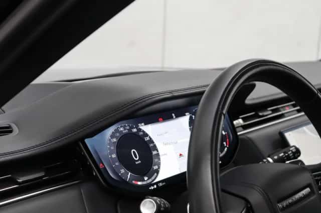 Land Rover Range Rover (2023) thumbnail 12