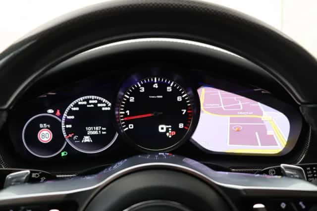 Porsche Panamera (2018) thumbnail 23