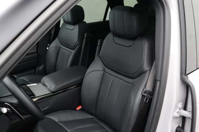 Land Rover Range Rover Sport (2026) thumbnail 9