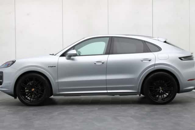 Porsche Cayenne (2024) thumbnail 2