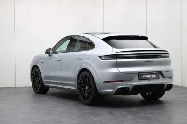 Porsche Cayenne (2024) thumbnail 3