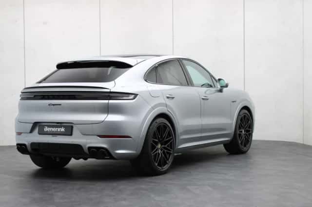 Porsche Cayenne (2024) thumbnail 4