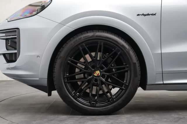 Porsche Cayenne (2024) thumbnail 6