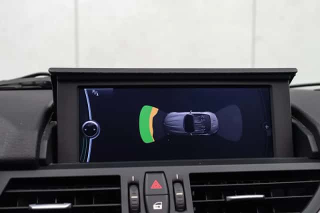 BMW Z4 (2010) thumbnail 12
