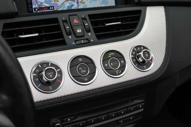 BMW Z4 (2010) thumbnail 13