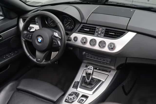 BMW Z4 (2010) thumbnail 10