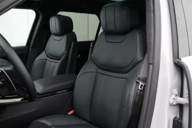 Land Rover Range Rover Sport (2026) thumbnail 9