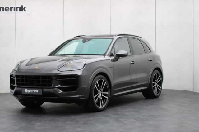Porsche Cayenne (2023) thumbnail 1
