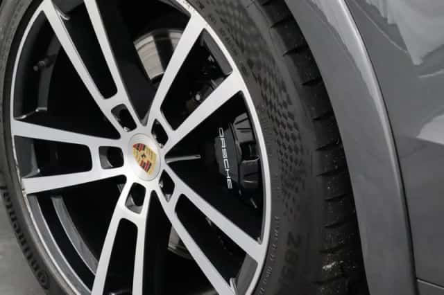 Porsche Cayenne (2023) thumbnail 6