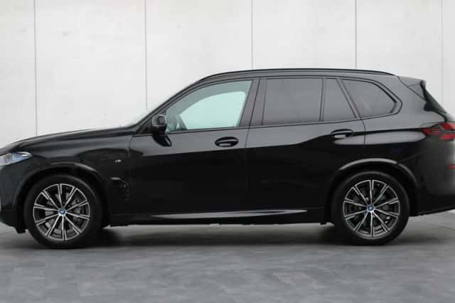 BMW X5 (2023) thumbnail 2