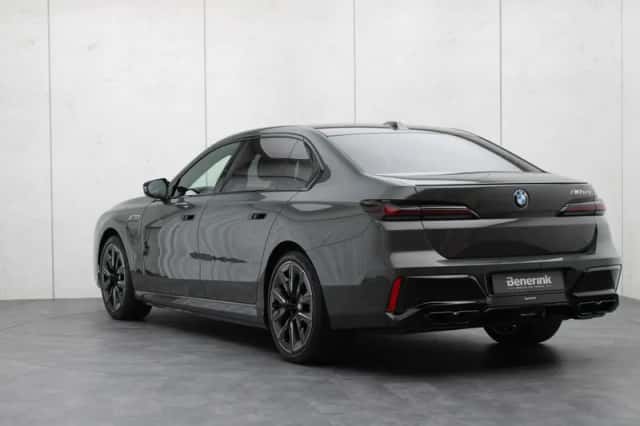 BMW 7-Serie (2023) thumbnail 3