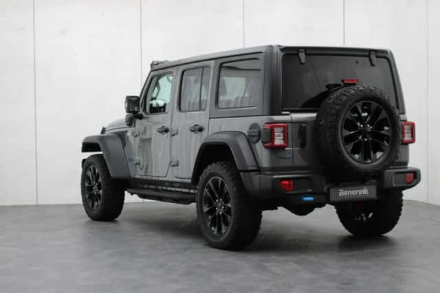 Jeep Wrangler (2021) thumbnail 3