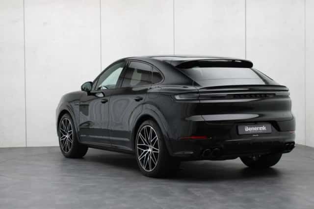 Porsche Cayenne (2026) thumbnail 3