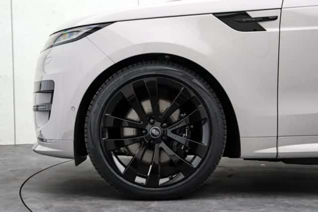 Land Rover Range Rover Sport (2025) thumbnail 6