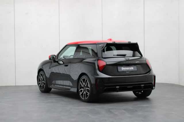 MINI John Cooper Works (2025) thumbnail 3