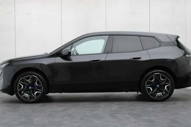 BMW iX (2021) thumbnail 2