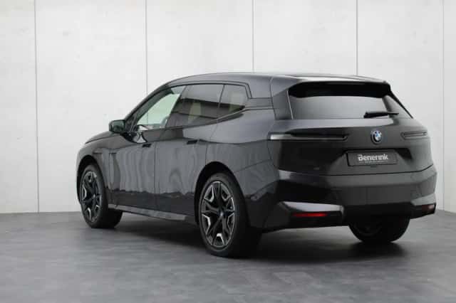 BMW iX (2021) thumbnail 3