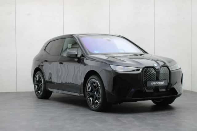 BMW iX (2021) thumbnail 5