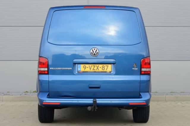 Volkswagen Transporter (2012) thumbnail 3