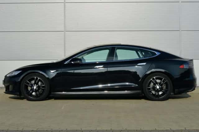 Tesla Model S (2016) thumbnail 3