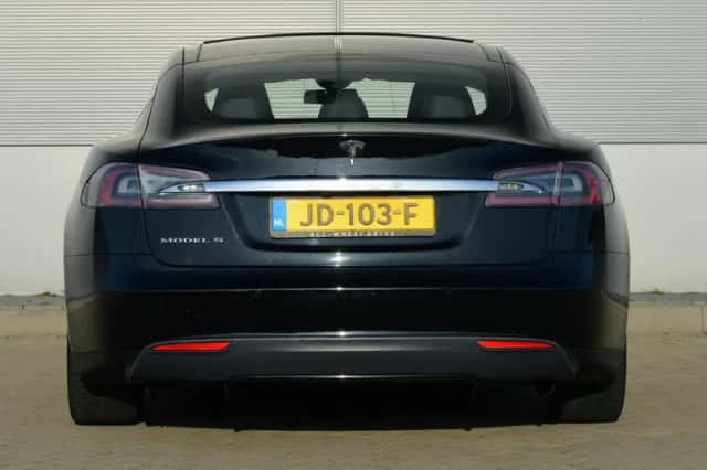 Tesla Model S (2016) thumbnail 4