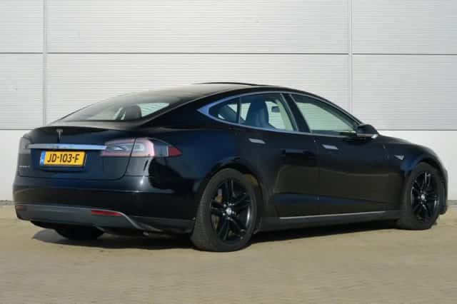 Tesla Model S (2016) thumbnail 5