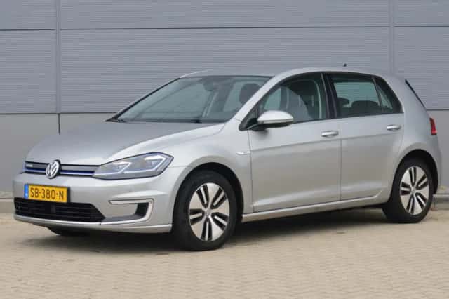 Volkswagen e-Golf (2018) thumbnail 1