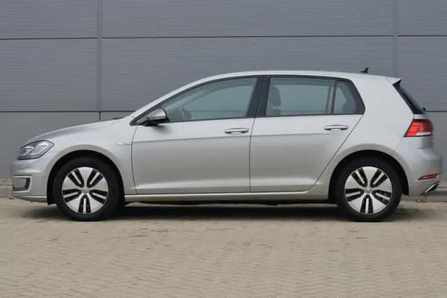 Volkswagen e-Golf (2018) thumbnail 2