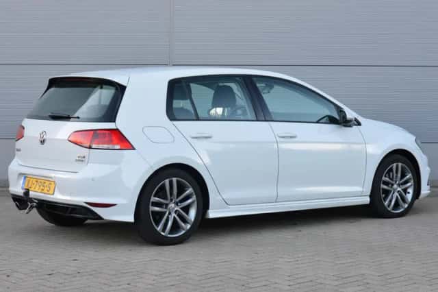 Volkswagen Golf (2016) thumbnail 4