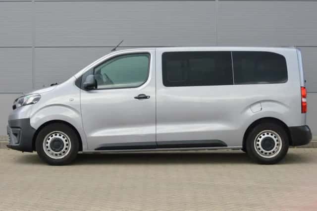 Toyota ProAce Shuttle (2019) thumbnail 2