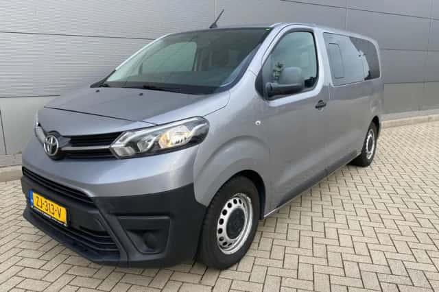 Toyota ProAce Shuttle (2019) thumbnail 3