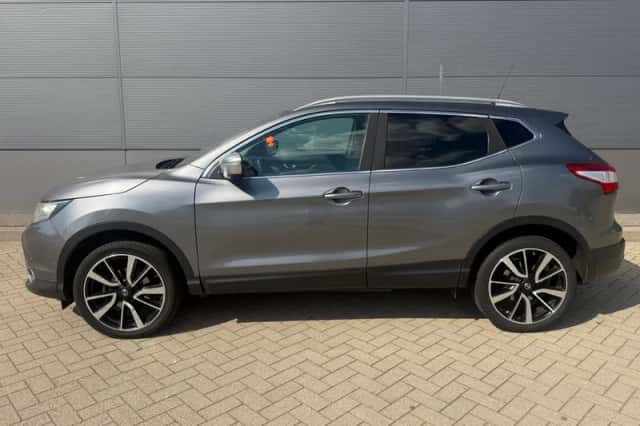 Nissan Qashqai (2015) thumbnail 2