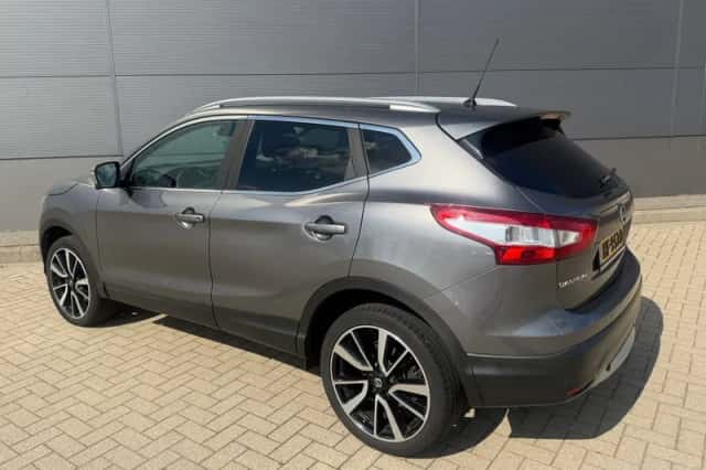 Nissan Qashqai (2015) thumbnail 3