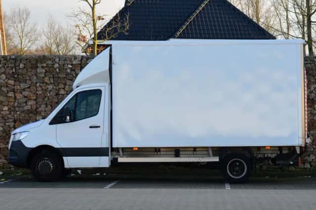 Mercedes-Benz Sprinter (2021) thumbnail 2