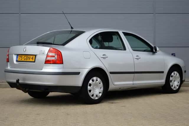 Škoda Octavia (2008) thumbnail 2