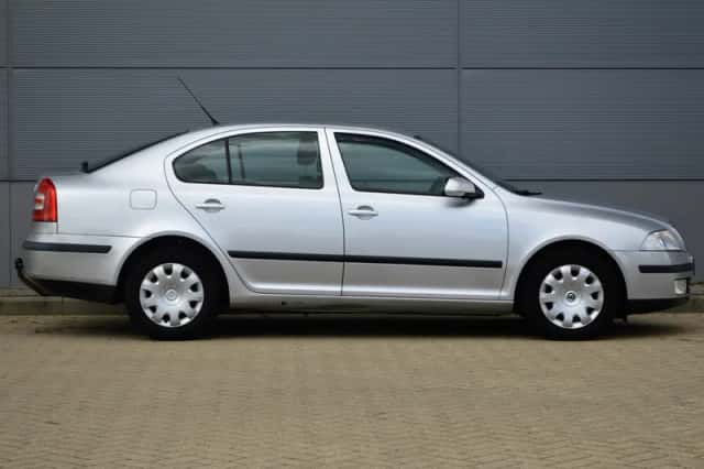 Škoda Octavia (2008) thumbnail 3