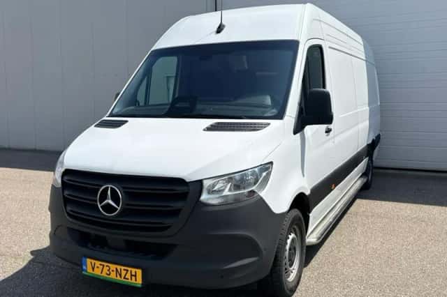 Mercedes-Benz Sprinter (2024) thumbnail 1