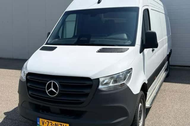 Mercedes-Benz Sprinter (2024) thumbnail 2