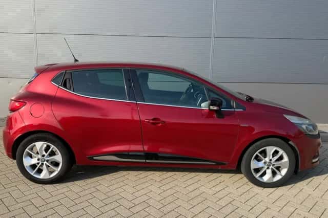 Renault Clio (2016) thumbnail 2